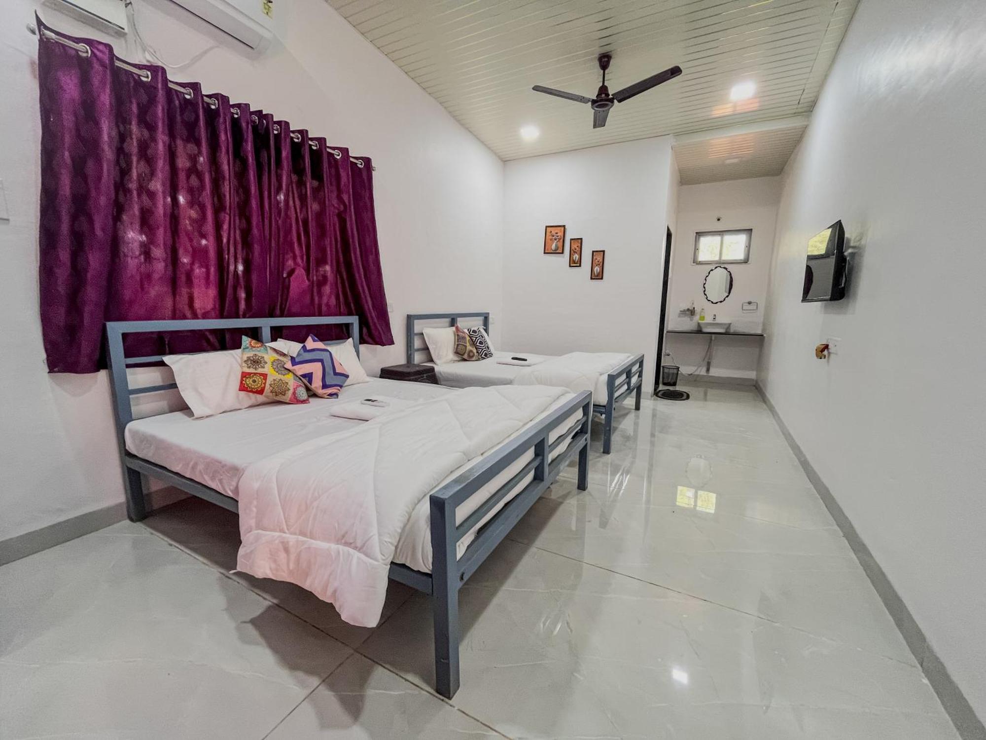 Karjat In Resort Luaran gambar